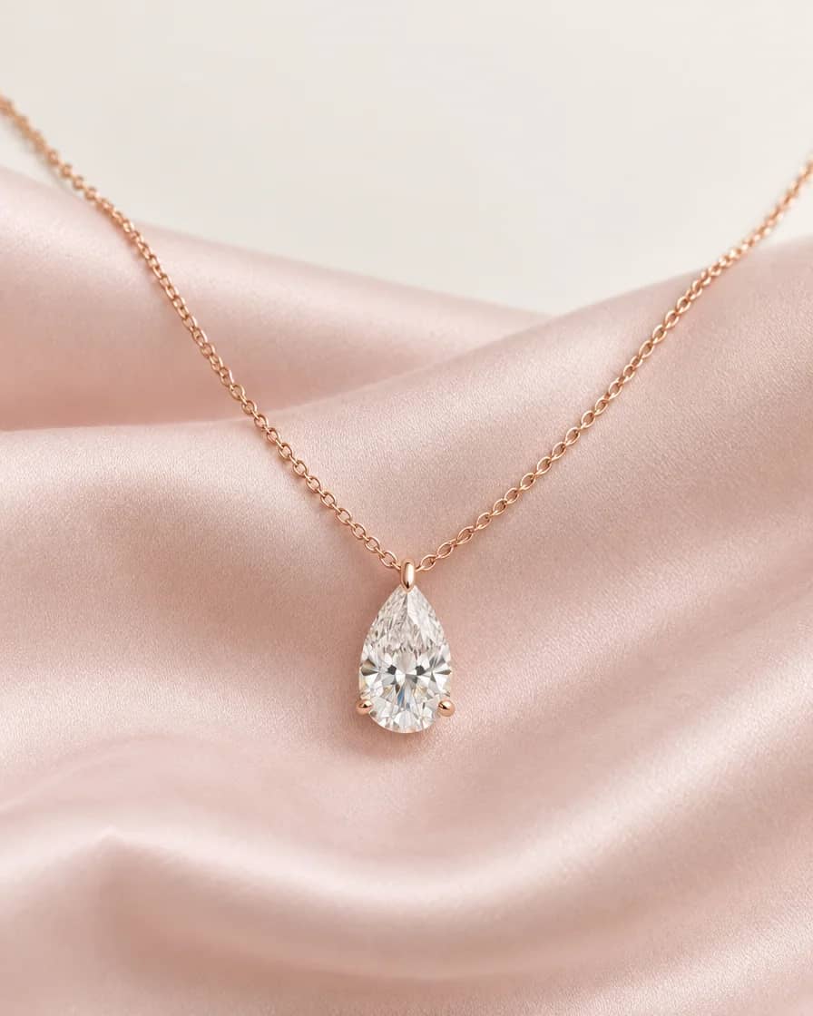 Náhrdelník s hruškovým diamantom