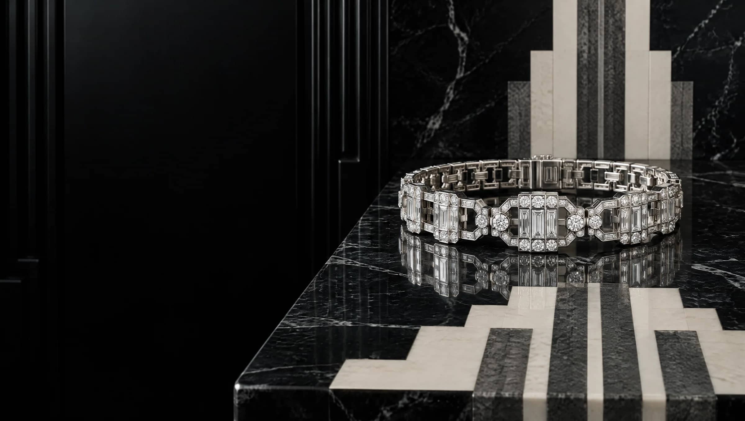 Platinový náramok v štýle Art Déco s bagetovými diamantmi na čiernom mramore s geometrickou intarziou